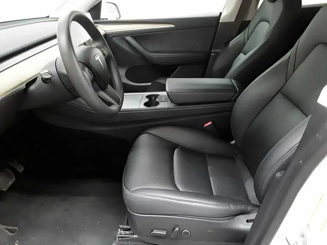 Tesla Model Y RWD - Thumbnail 3