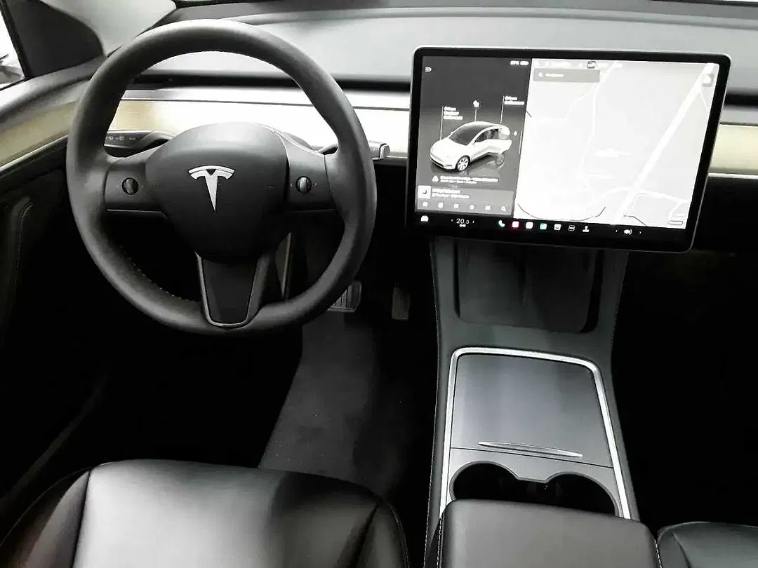 Tesla Model Y RWD - Thumbnail 5