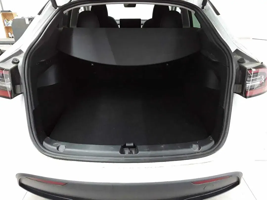 Tesla Model Y RWD - Thumbnail 9