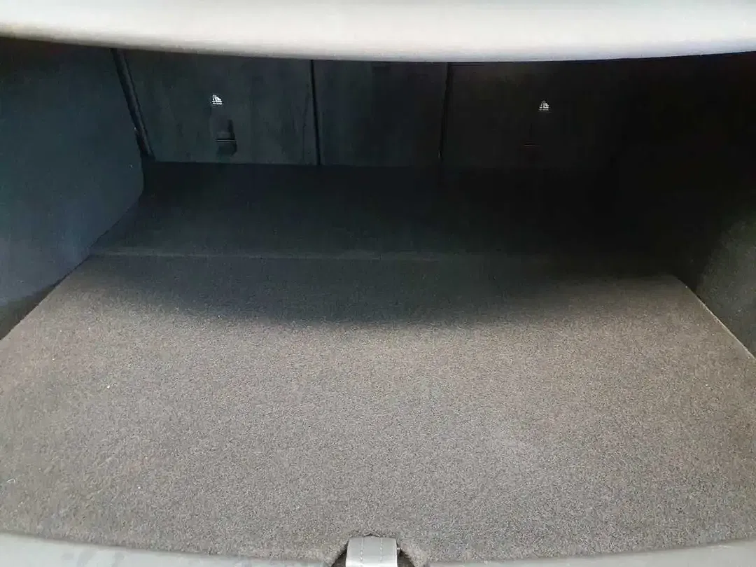 Tesla Model Y AWD Dual Motor Long Range - Thumbnail 10