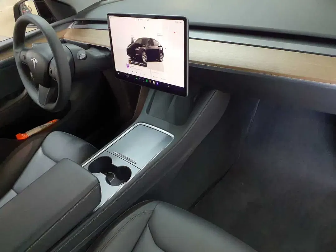 Tesla Model Y AWD Dual Motor Long Range - Thumbnail 13
