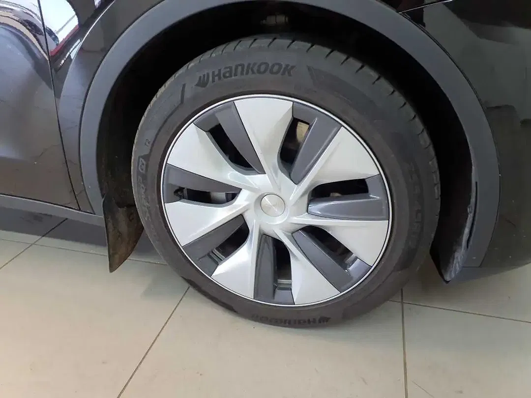 Tesla Model Y AWD Dual Motor Long Range - Thumbnail 14