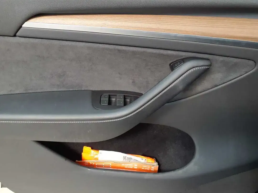 Tesla Model Y AWD Dual Motor Long Range - Thumbnail 4