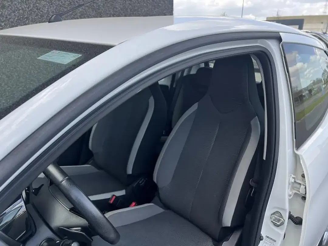 Toyota Aygo - Thumbnail 10