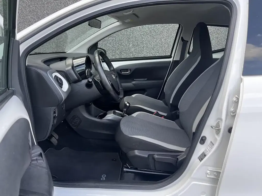 Toyota Aygo - Thumbnail 9