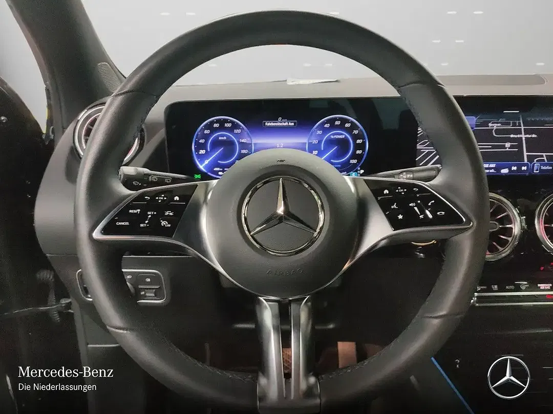 Mercedes-Benz EQA 300 4MATIC - Thumbnail 13