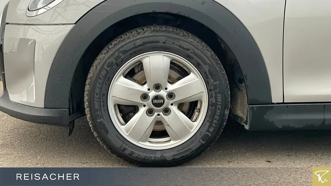 MINI Cooper Essential Trim Edition - Thumbnail 3