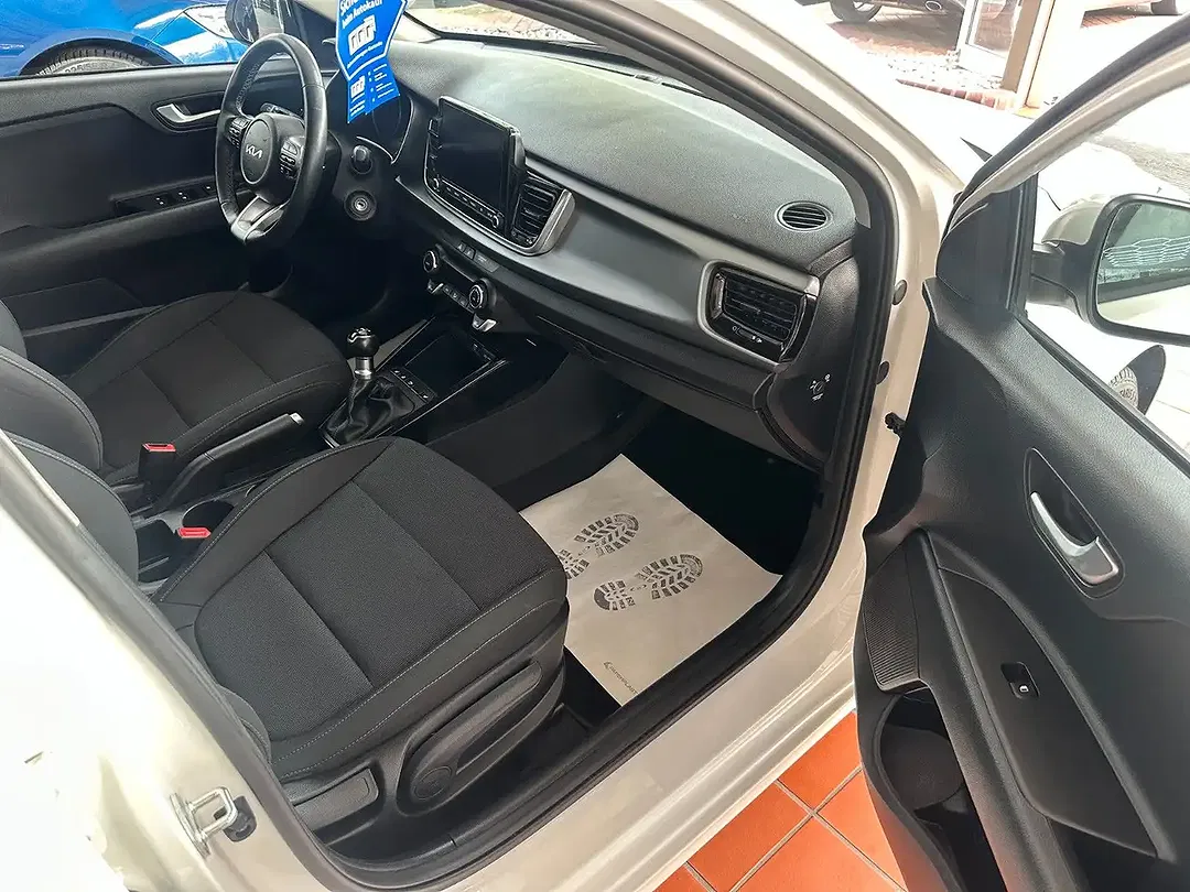 Kia Rio Vision - Thumbnail 11