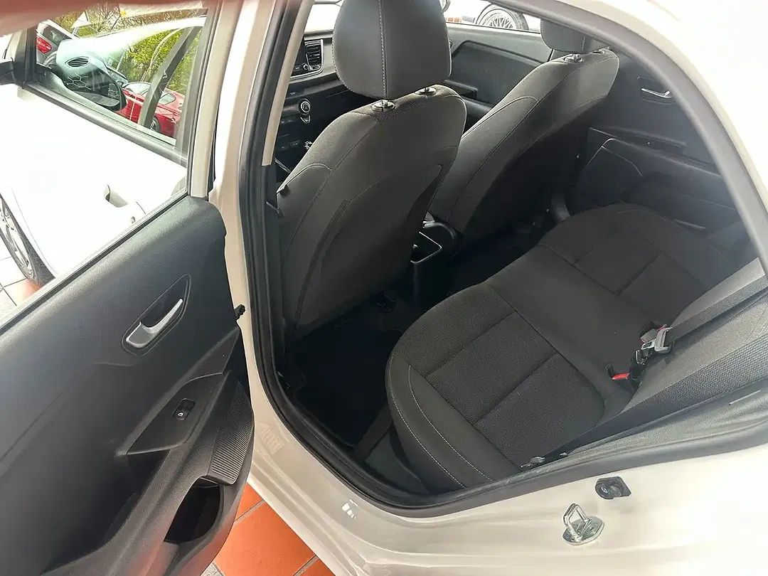 Kia Rio Vision - Thumbnail 12