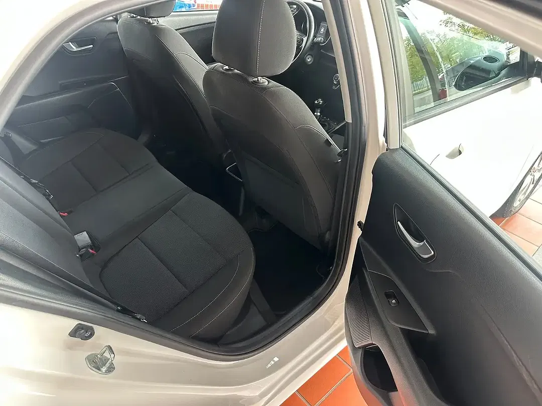 Kia Rio Vision - Thumbnail 13