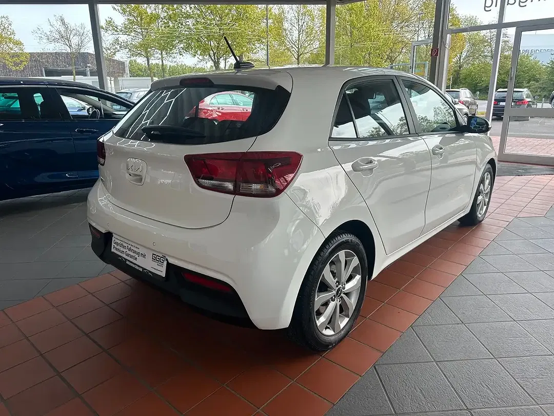 Kia Rio Vision - Thumbnail 3