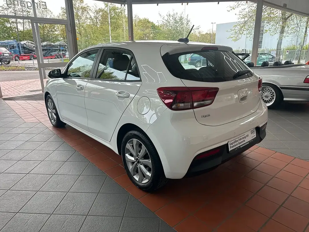 Kia Rio Vision - Thumbnail 4