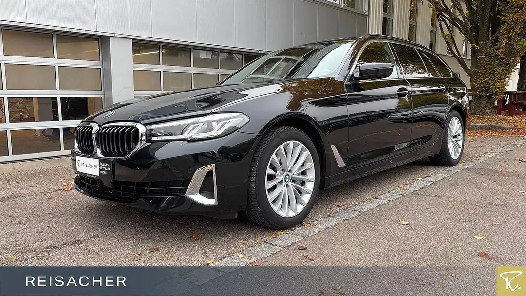 BMW 530 xDrive Touring Luxury - Thumbnail 1