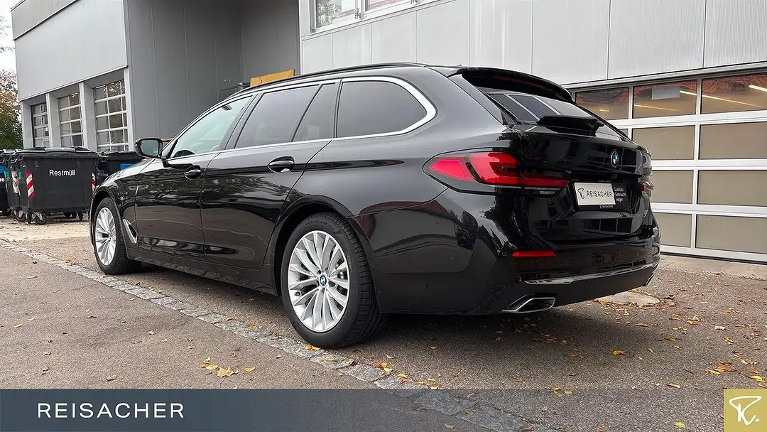BMW 530 xDrive Touring Luxury - Thumbnail 2