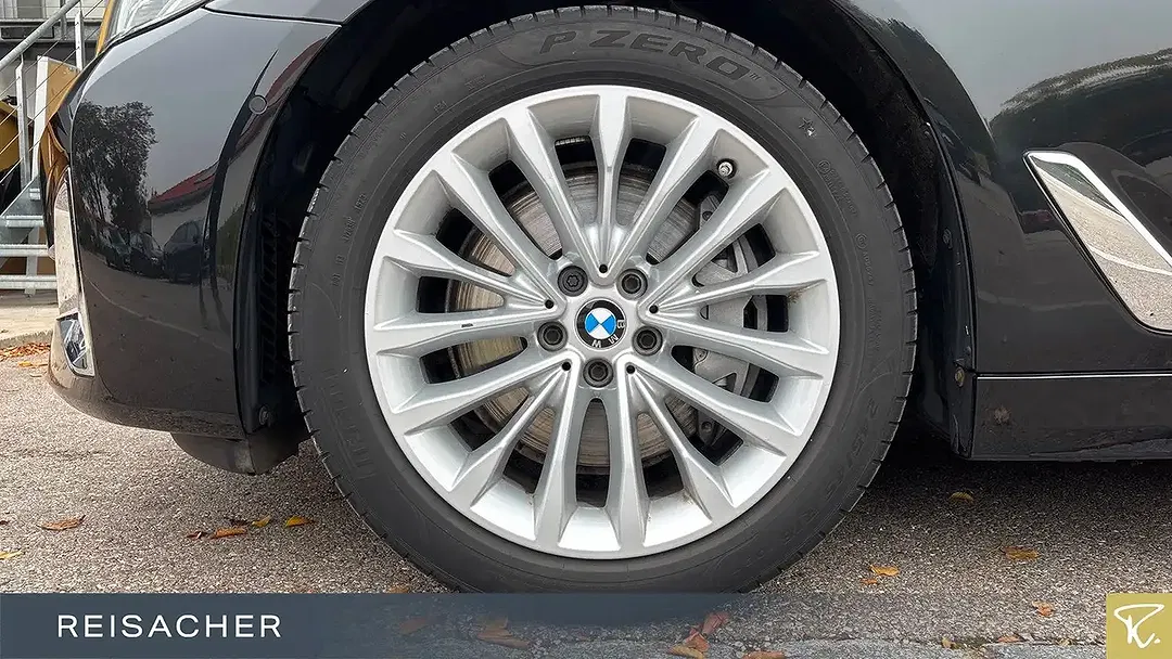 BMW 530 xDrive Touring Luxury - Thumbnail 3