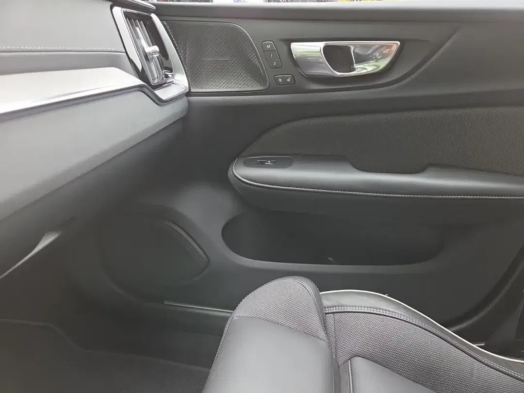 Volvo S60 T8 PHEV Hybrid AWD Ultimate Plus Dark - Thumbnail 13