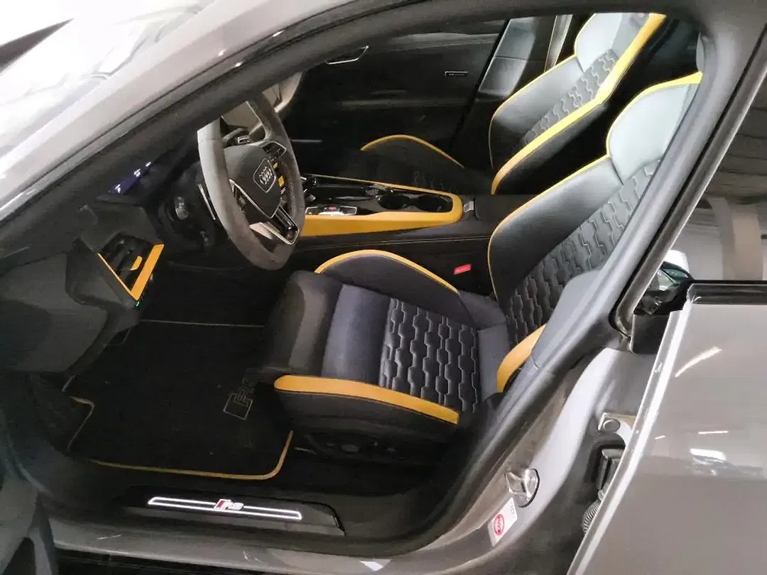 Audi e-tron GT RS exclusive - Thumbnail 7