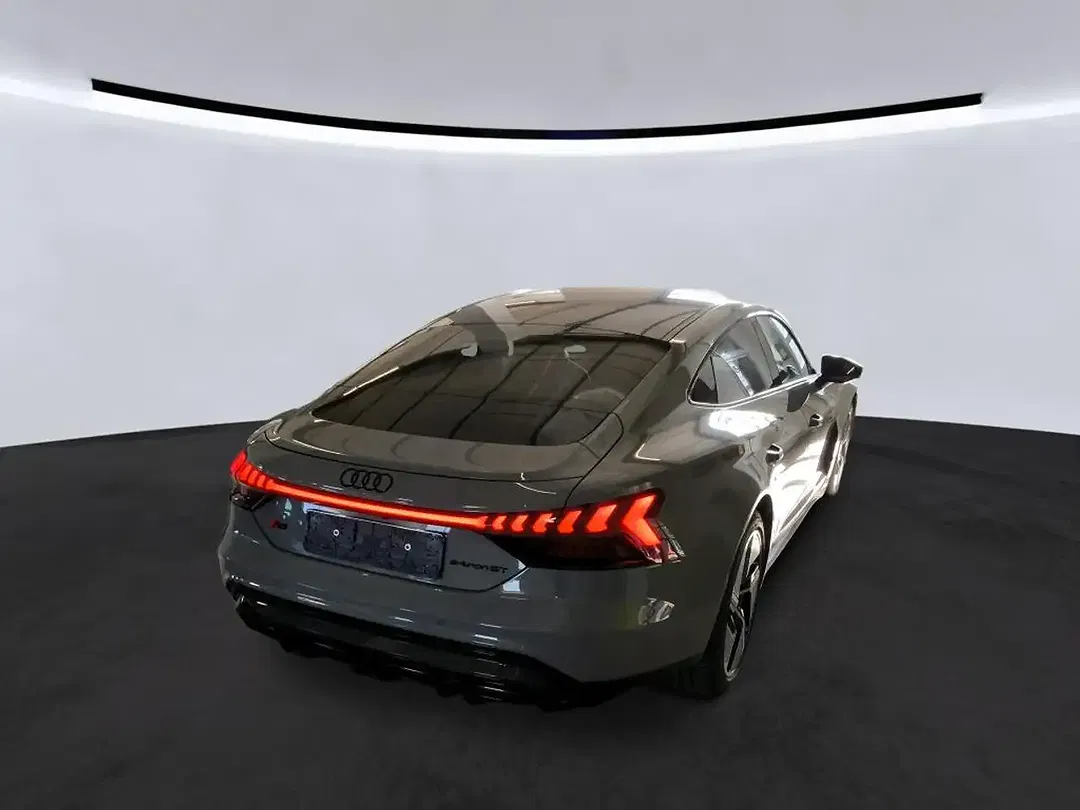 Audi e-tron GT RS exclusive - Thumbnail 5