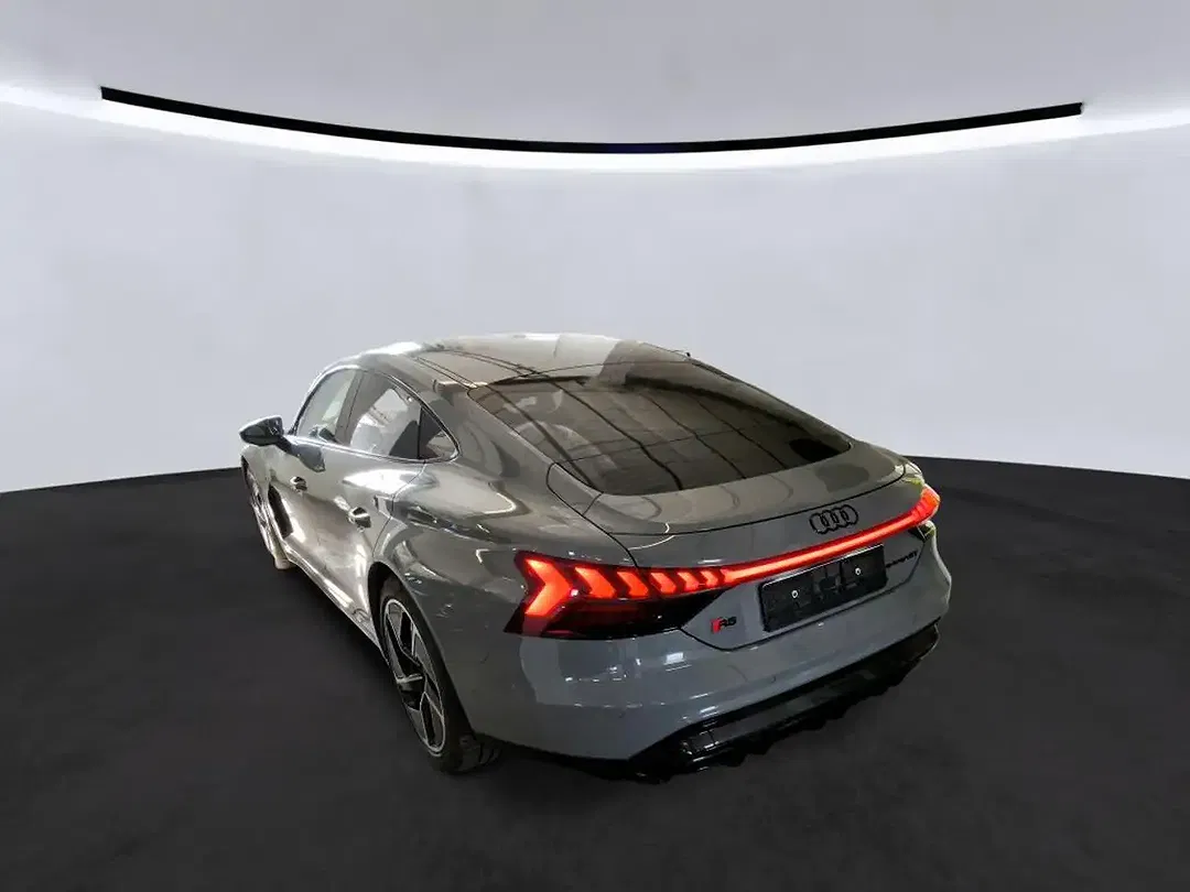 Audi e-tron GT RS exclusive - Thumbnail 6