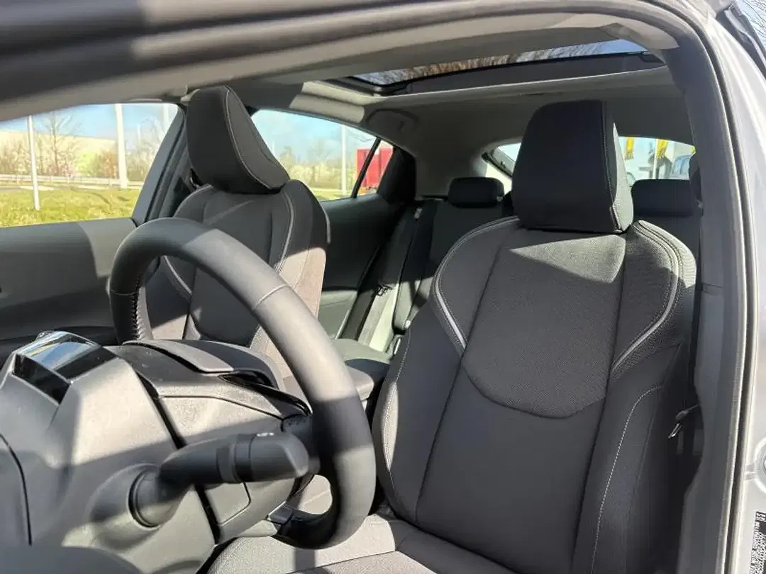 Toyota Prius Premium Plus - Thumbnail 12