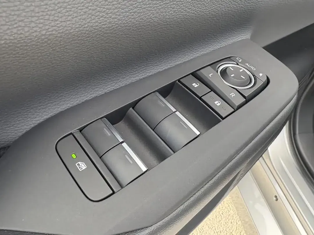 Toyota Prius Premium Plus - Thumbnail 14