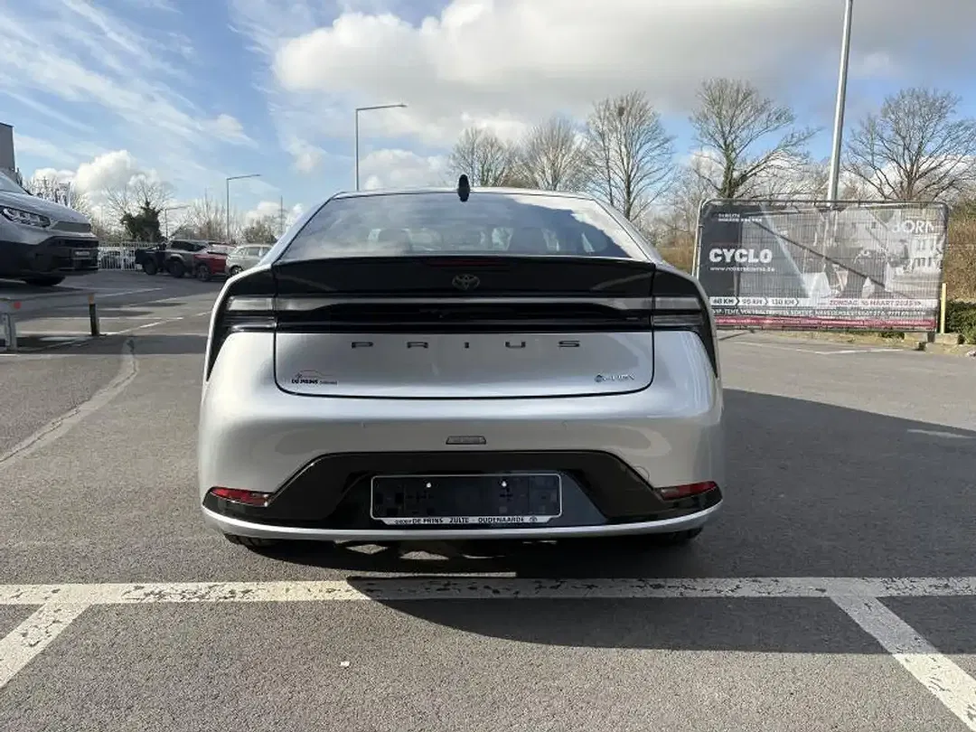 Toyota Prius Premium Plus - Thumbnail 4