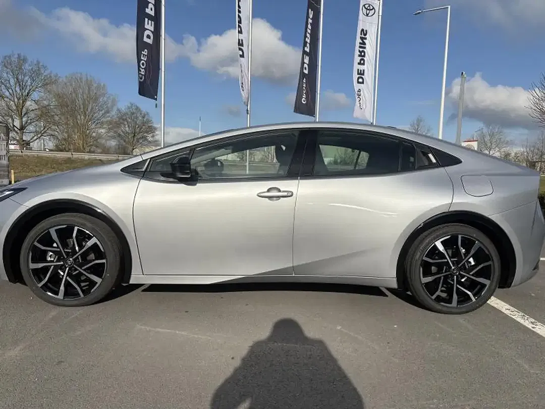 Toyota Prius Premium Plus - Thumbnail 5