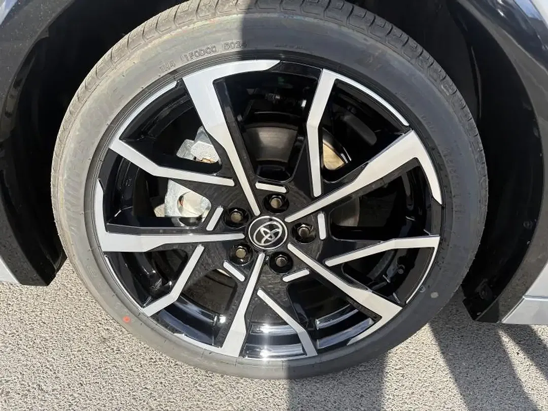 Toyota Prius Premium Plus - Thumbnail 6