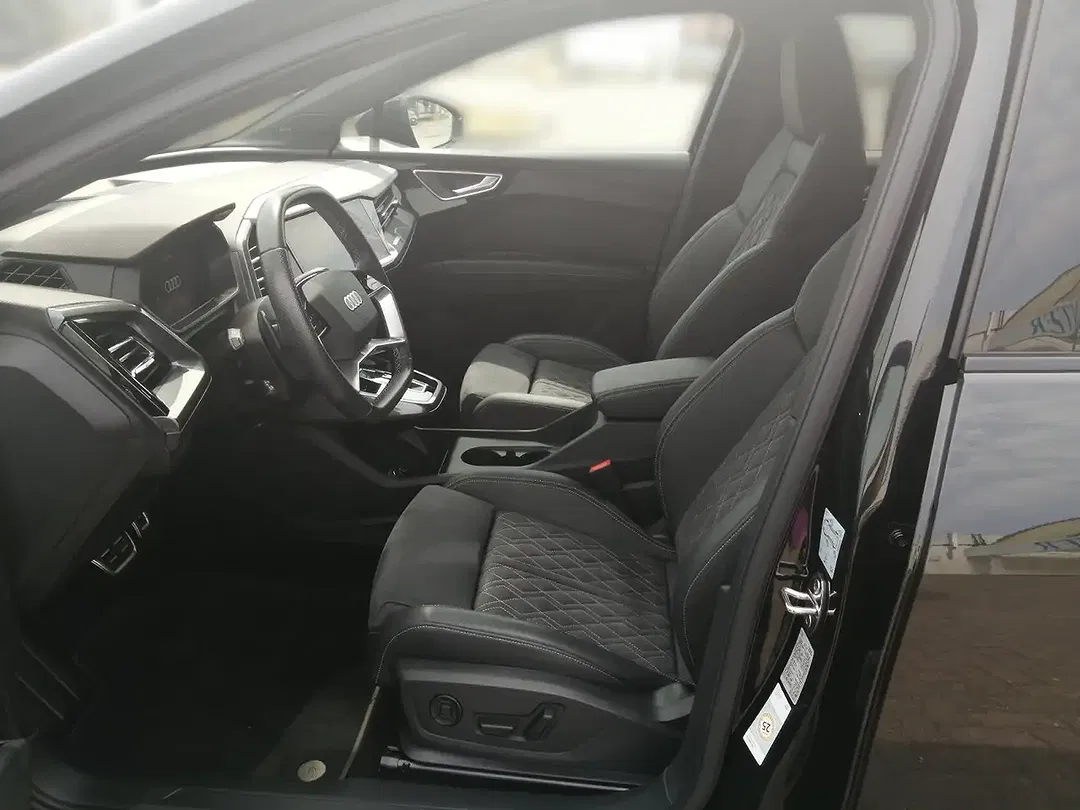 Audi Q4 e-tron 55 quattro S line - Thumbnail 8