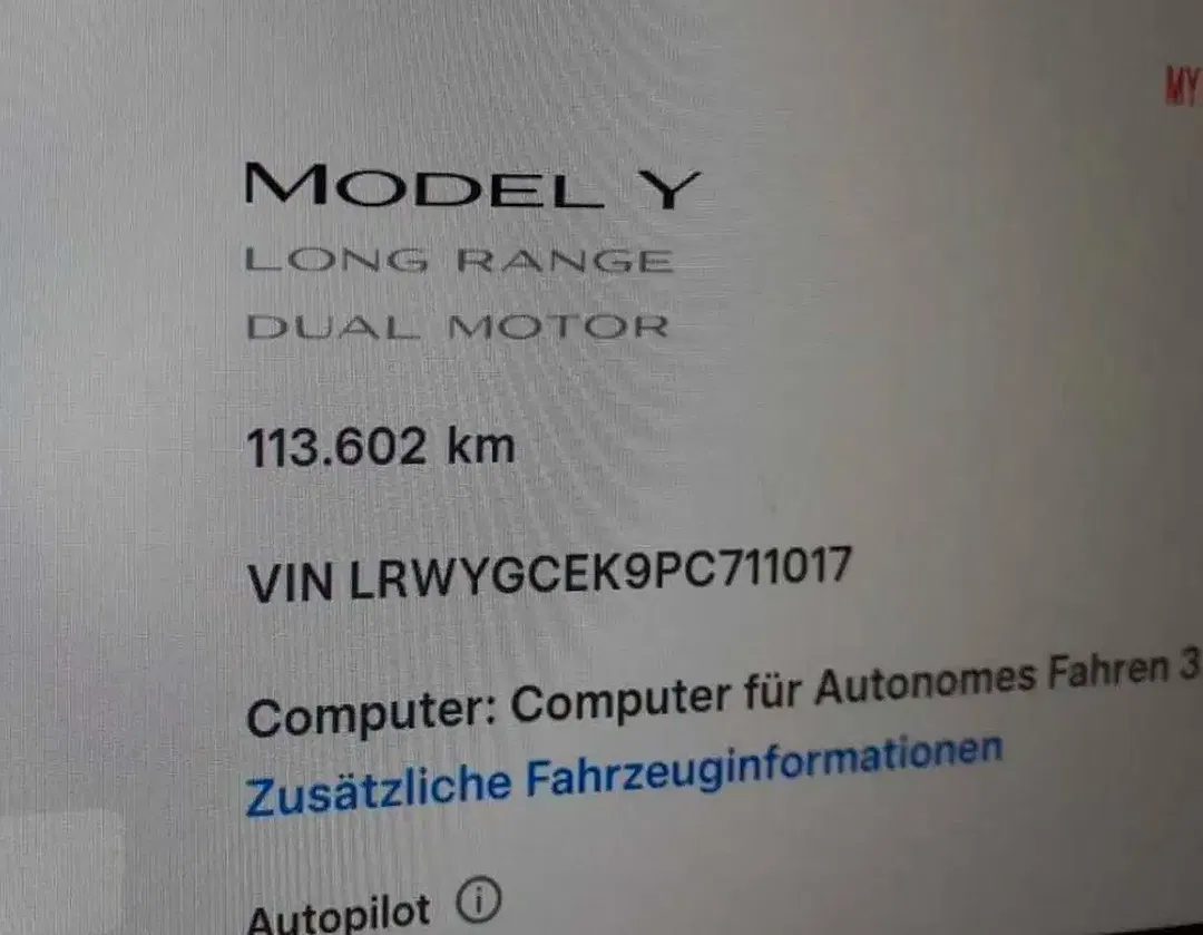 Tesla Model Y AWD - Thumbnail 11