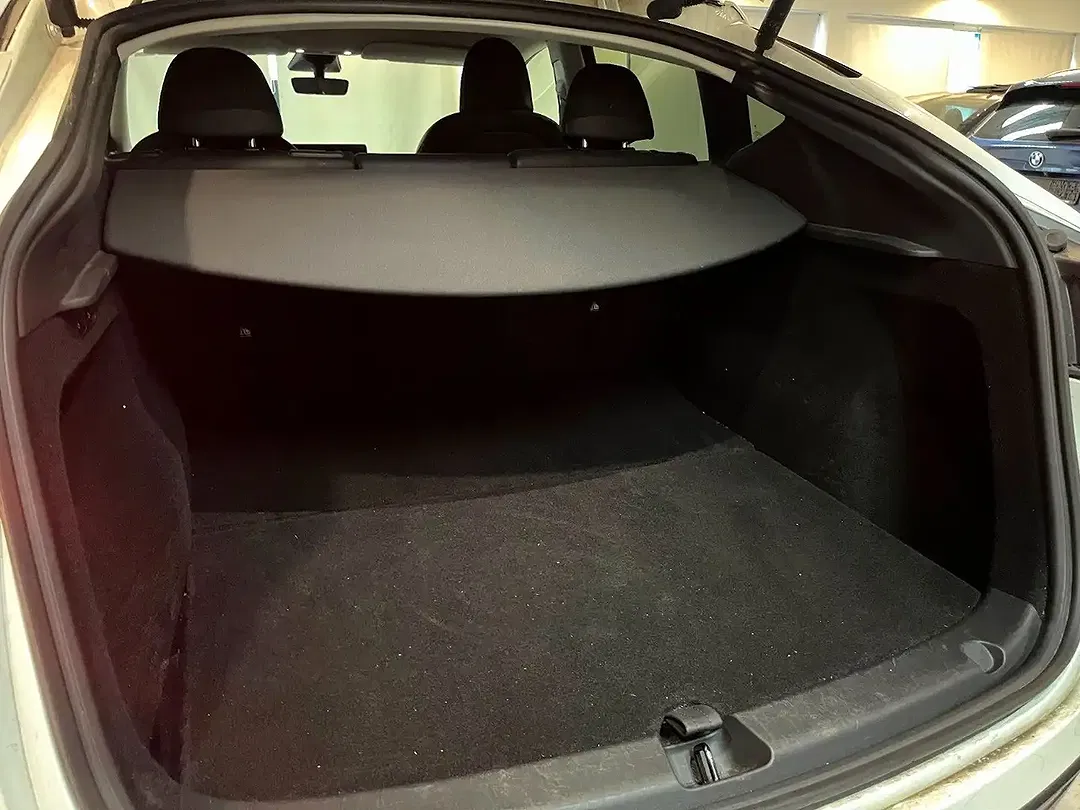 Tesla Model Y AWD - Thumbnail 12