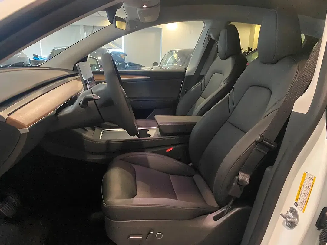 Tesla Model Y AWD - foto 2
