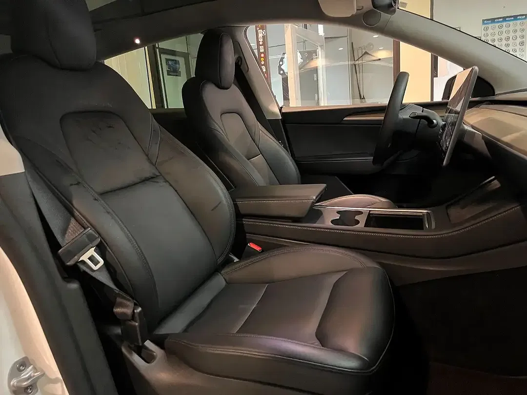 Tesla Model Y AWD - Thumbnail 8