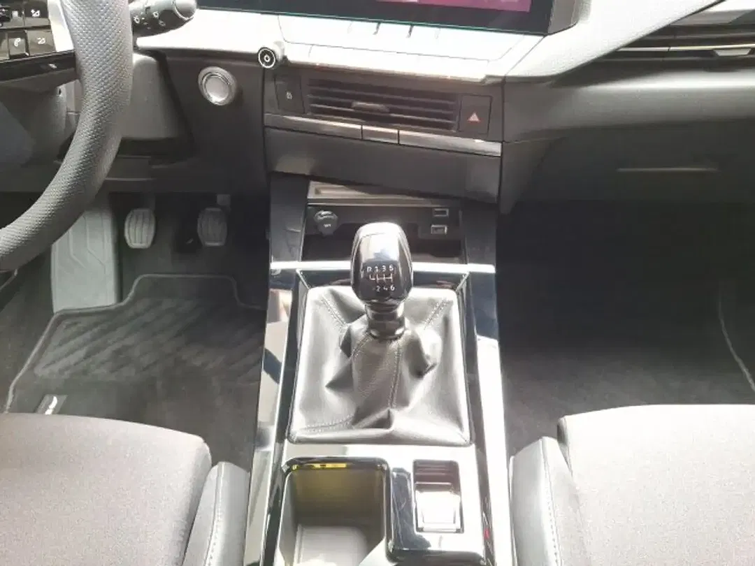 Opel Astra 1.2 Turbo GS - Thumbnail 12