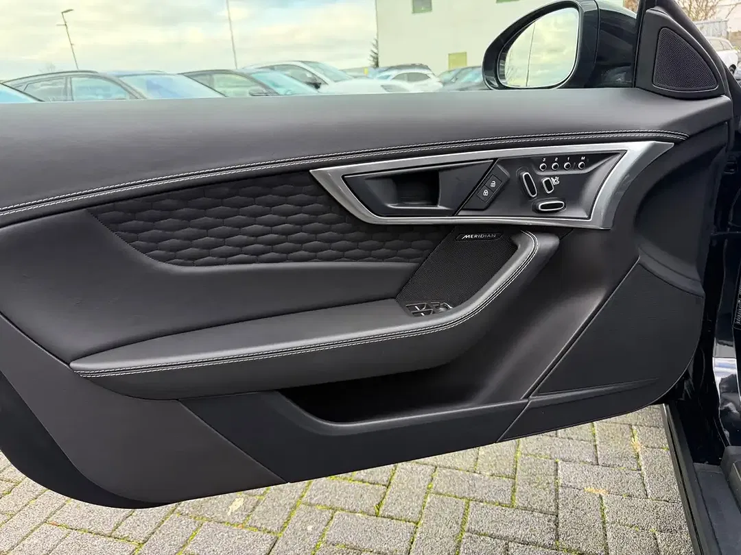 Jaguar F-Type P450 4x4 R-Dynamic Black - Thumbnail 10