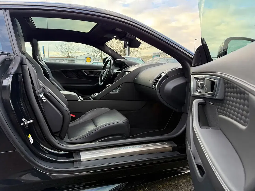 Jaguar F-Type P450 4x4 R-Dynamic Black - Thumbnail 8