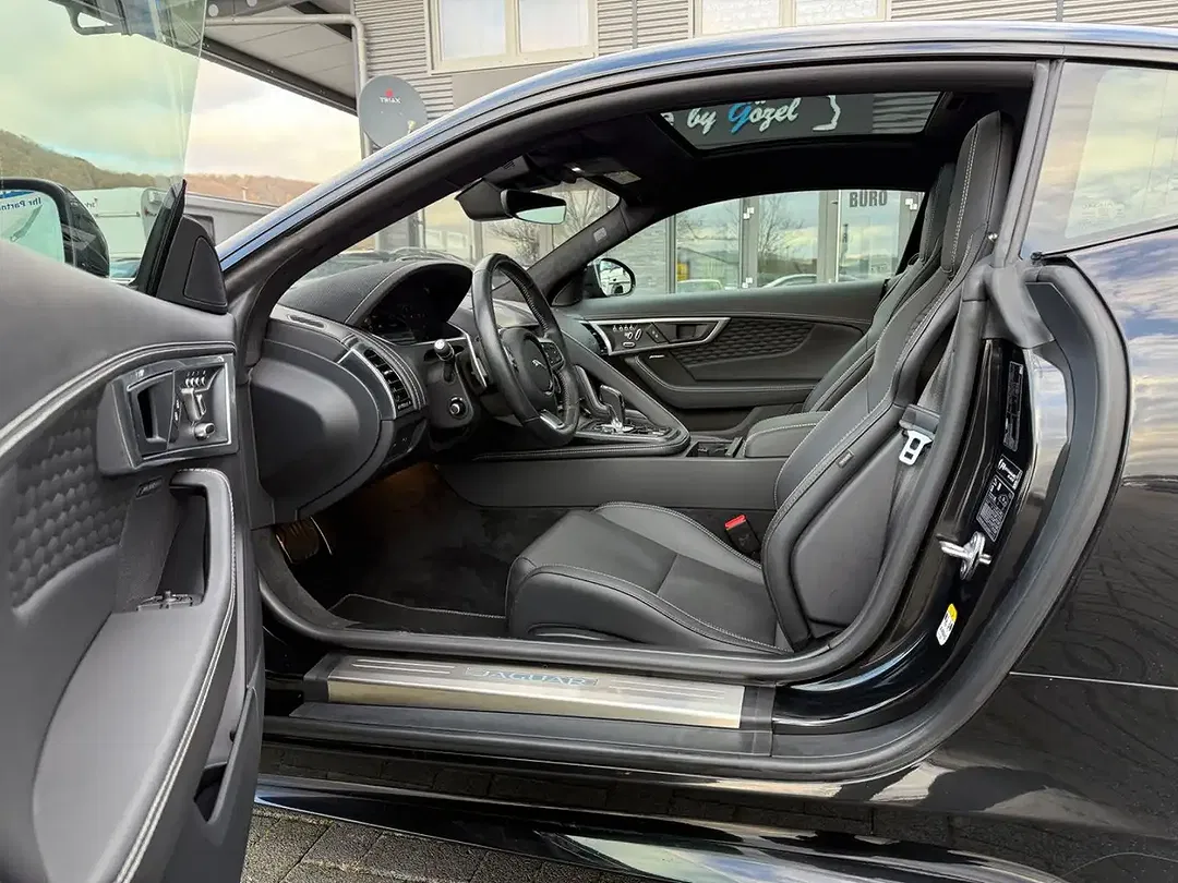 Jaguar F-Type P450 4x4 R-Dynamic Black - Thumbnail 9