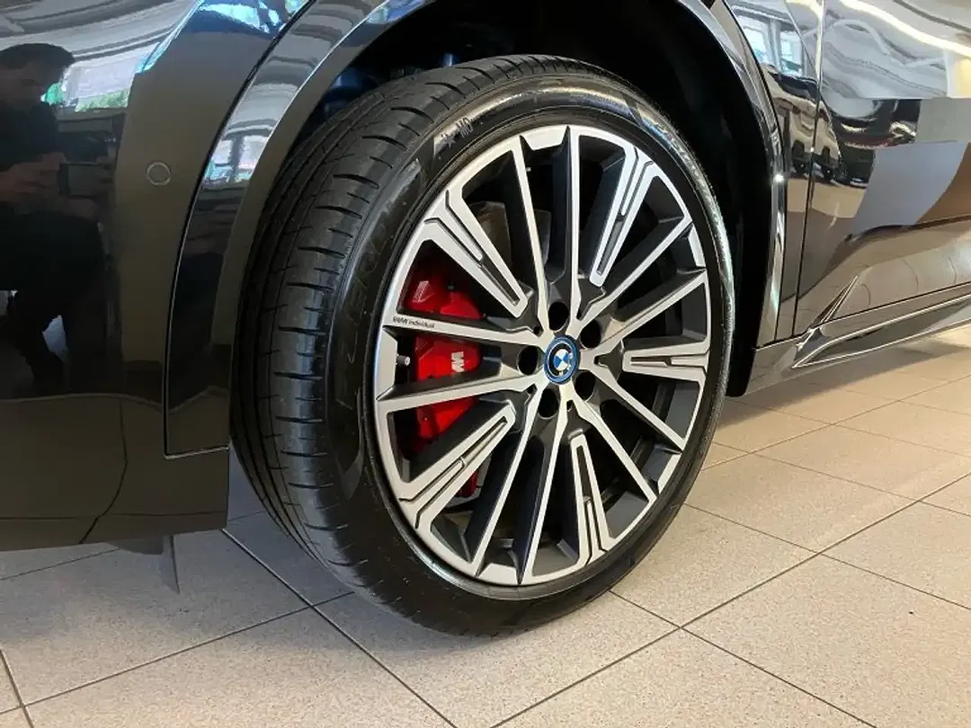 BMW iX2 eDrive - Thumbnail 8