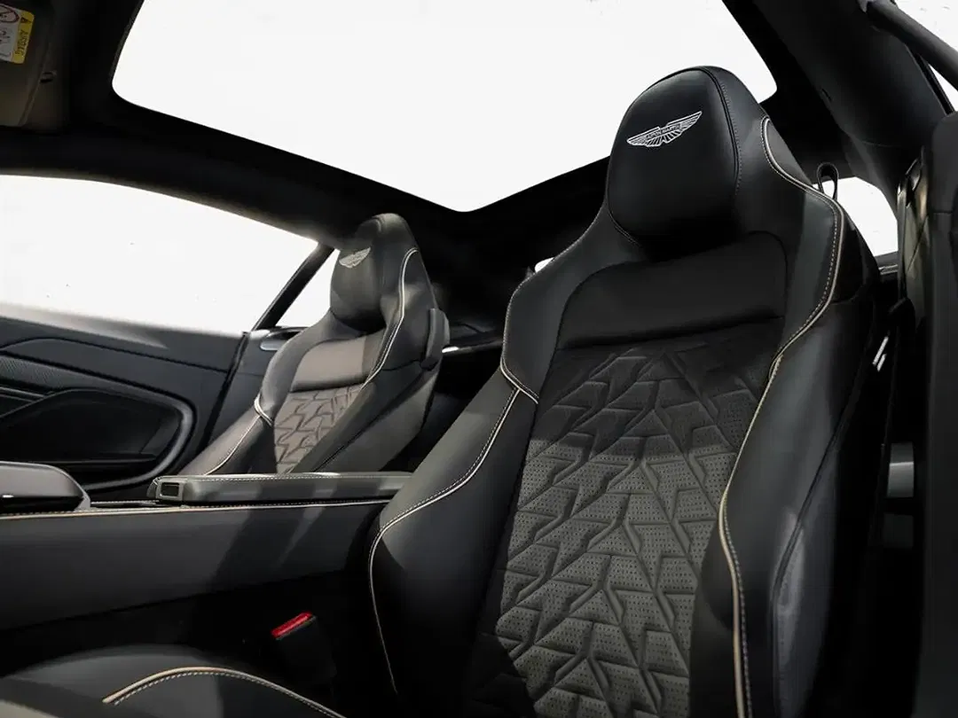 Aston Martin Vanquish Coupe - Thumbnail 12