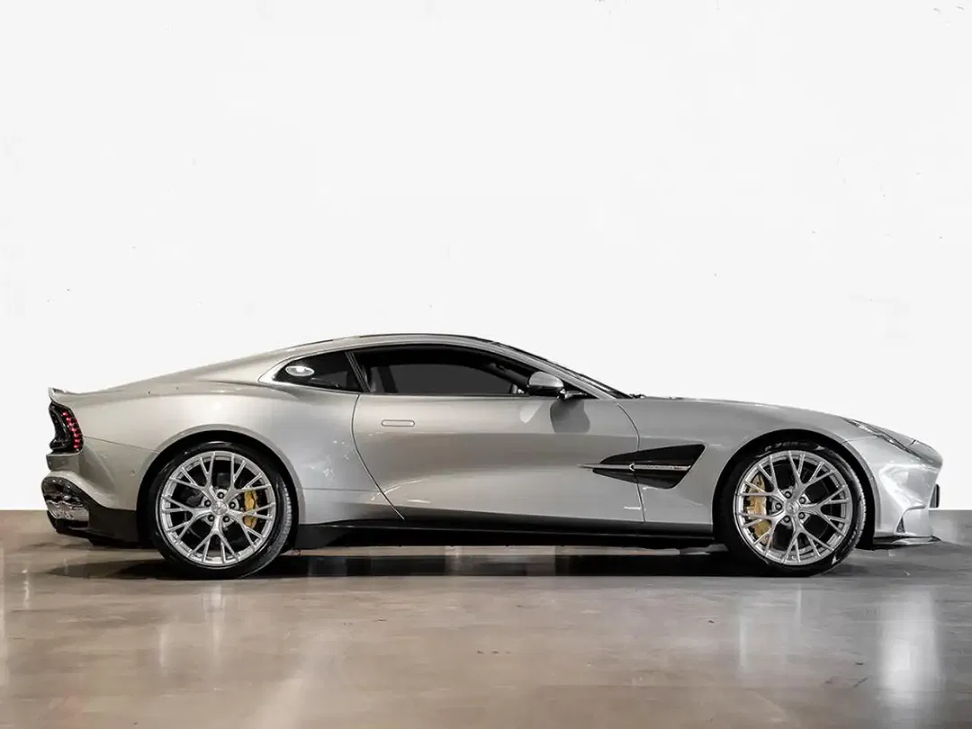 Aston Martin Vanquish Coupe - Thumbnail 13