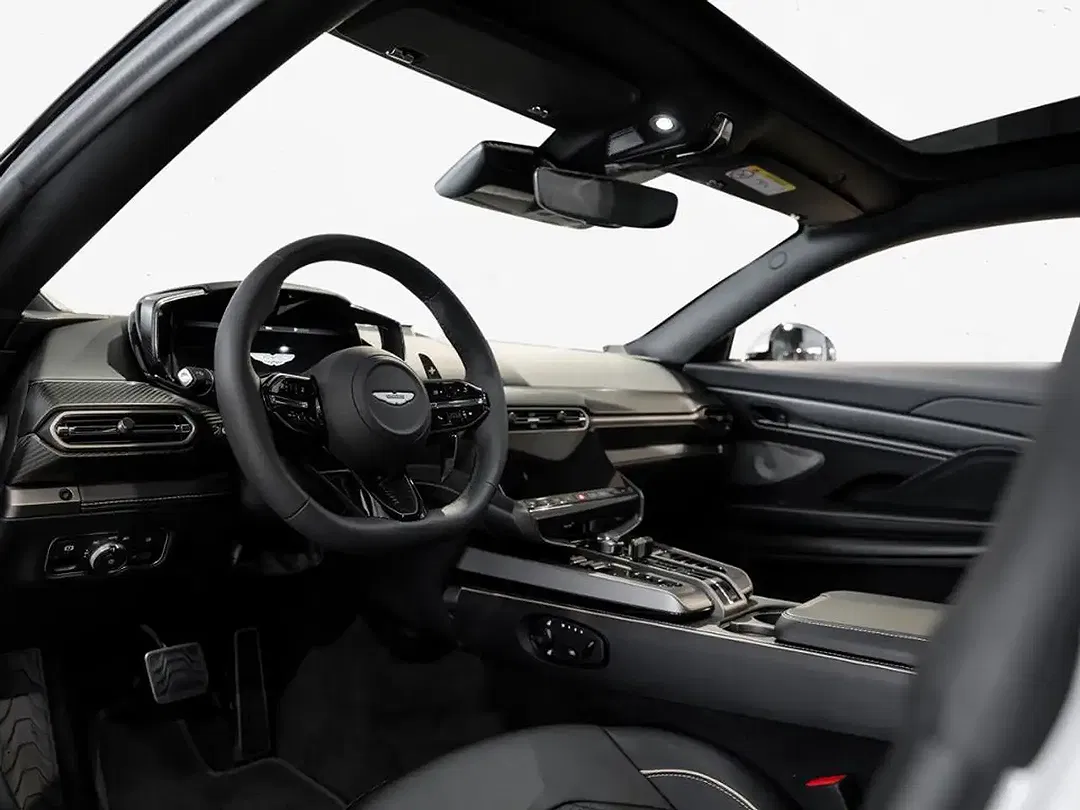 Aston Martin Vanquish Coupe - Thumbnail 3