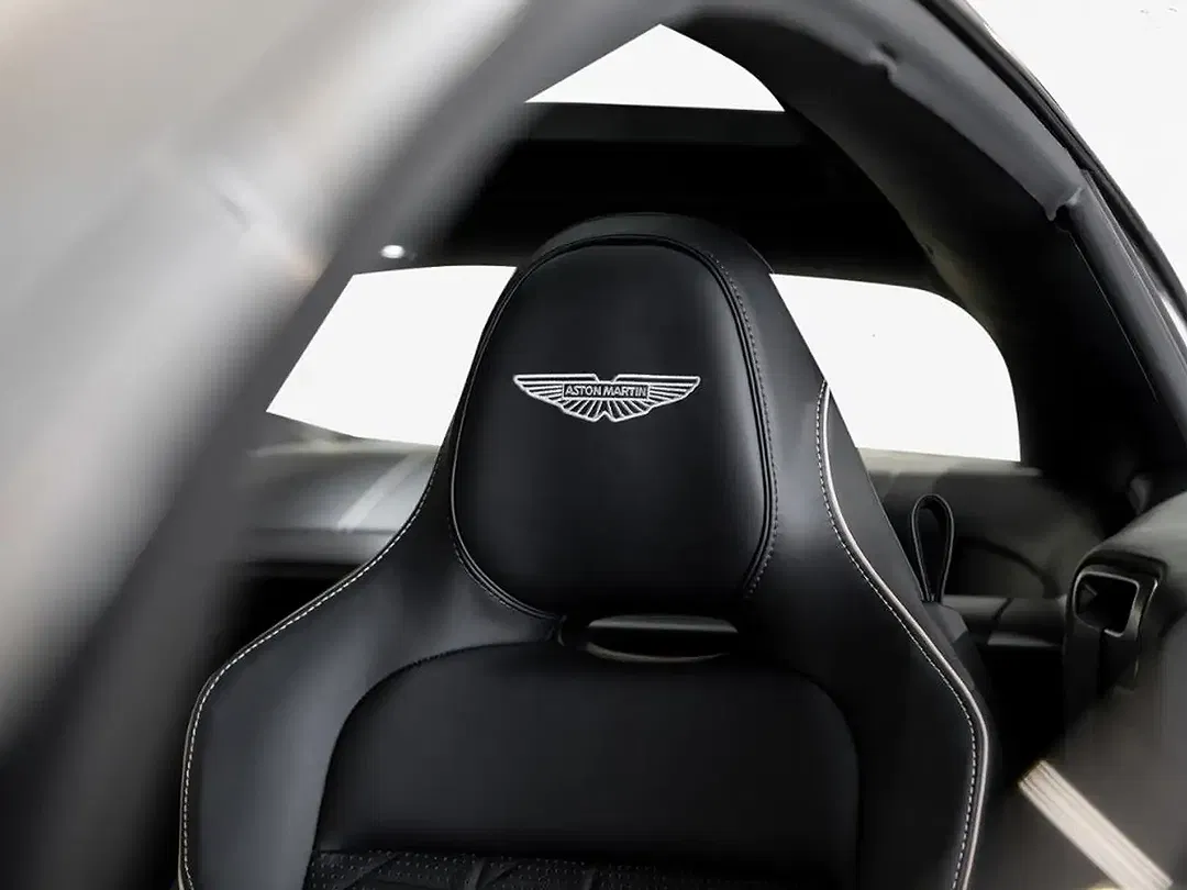 Aston Martin Vanquish Coupe - Thumbnail 5