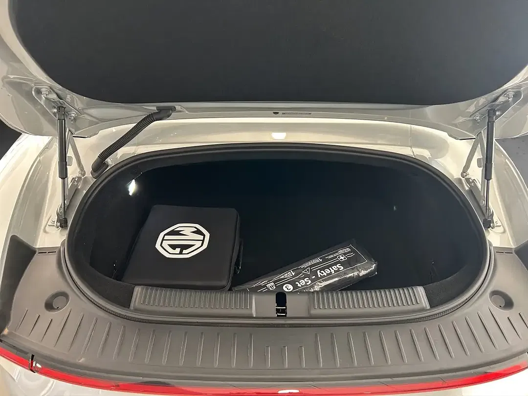 MG Cyberster - Thumbnail 13