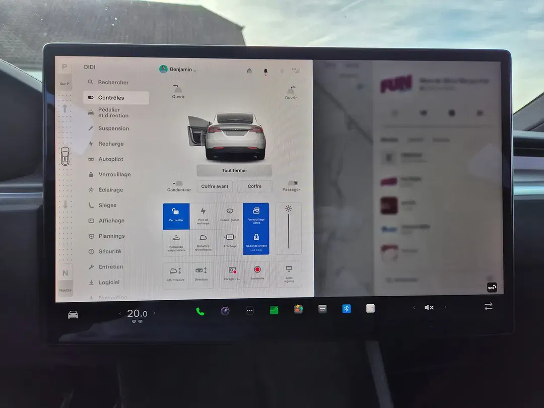Tesla Model X Plaid - Thumbnail 14