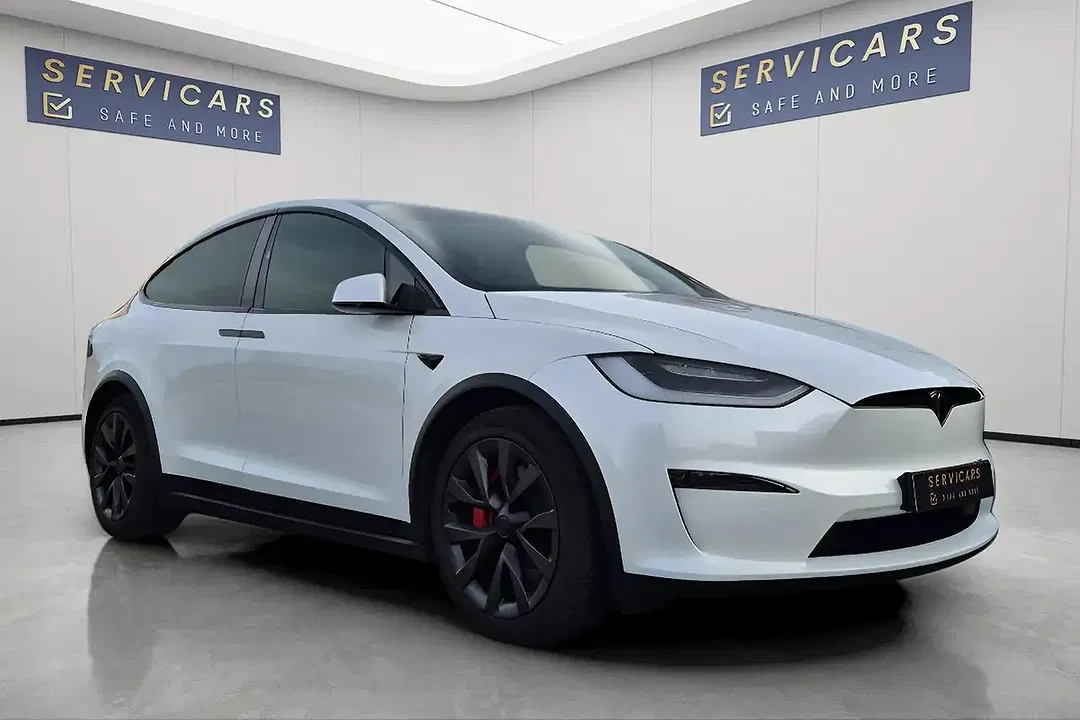 Tesla Model X Plaid - Thumbnail 4