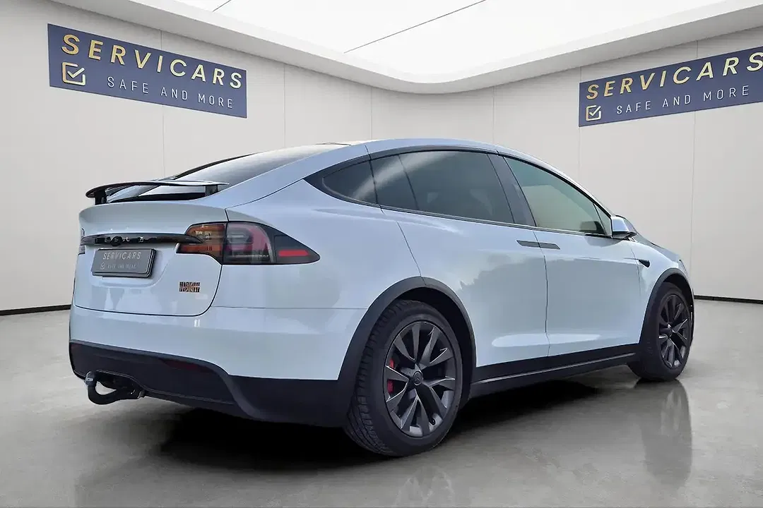 Tesla Model X Plaid - Thumbnail 5