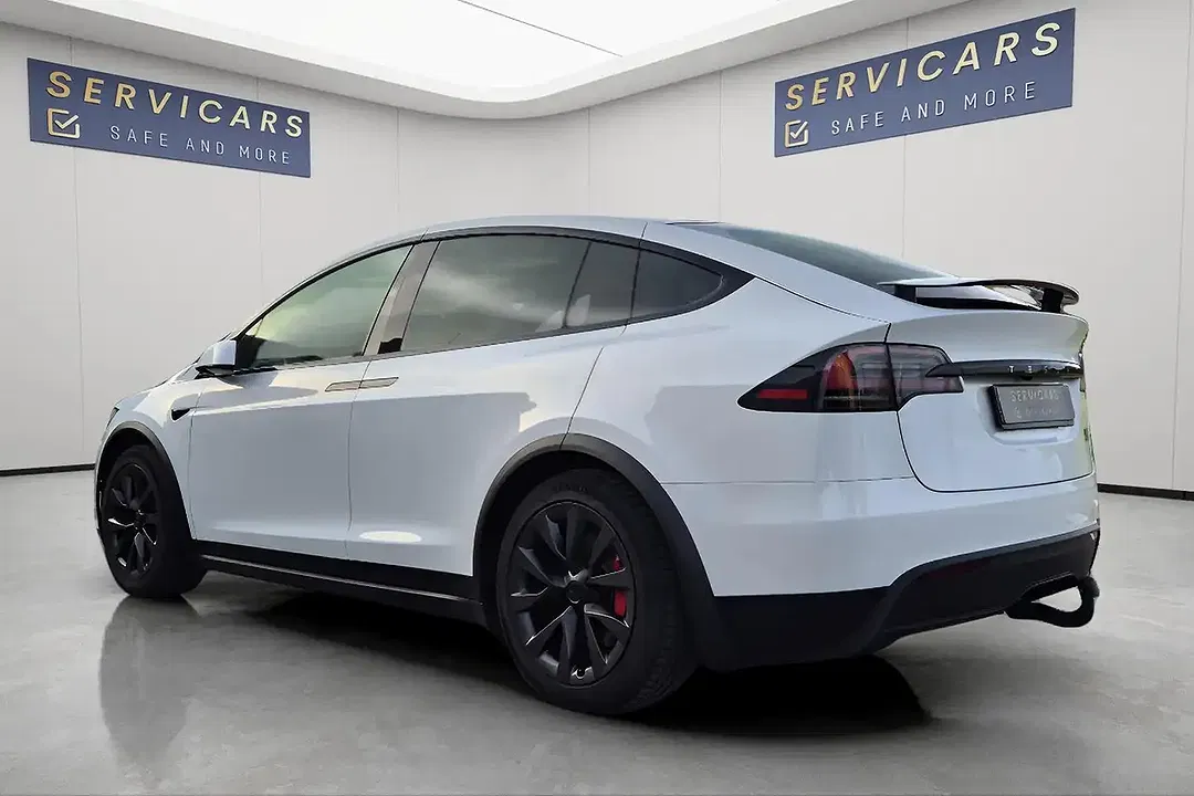 Tesla Model X Plaid - Thumbnail 7