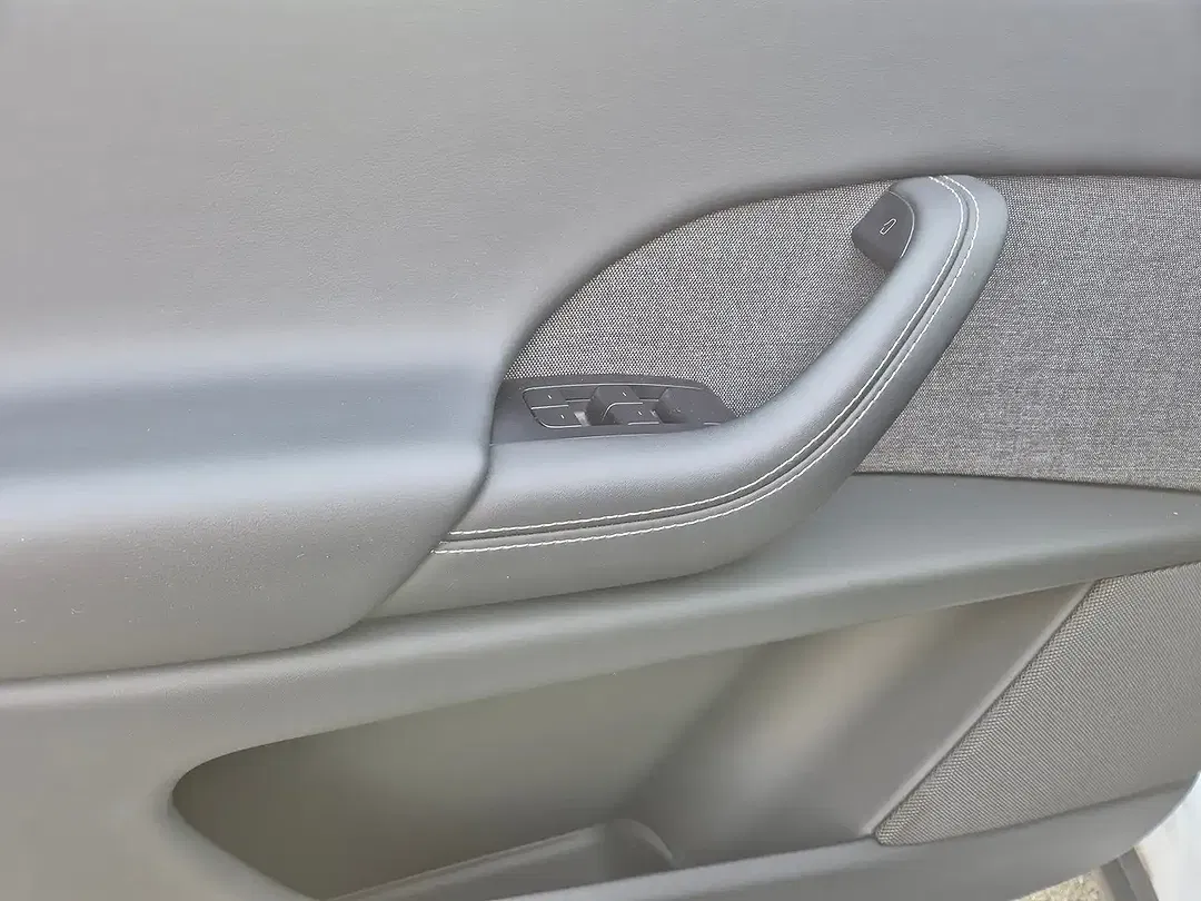 Tesla Model X Plaid - Thumbnail 8