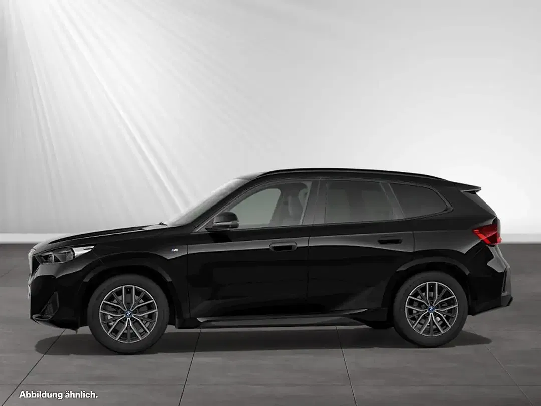 BMW iX1 xDrive M - Thumbnail 5