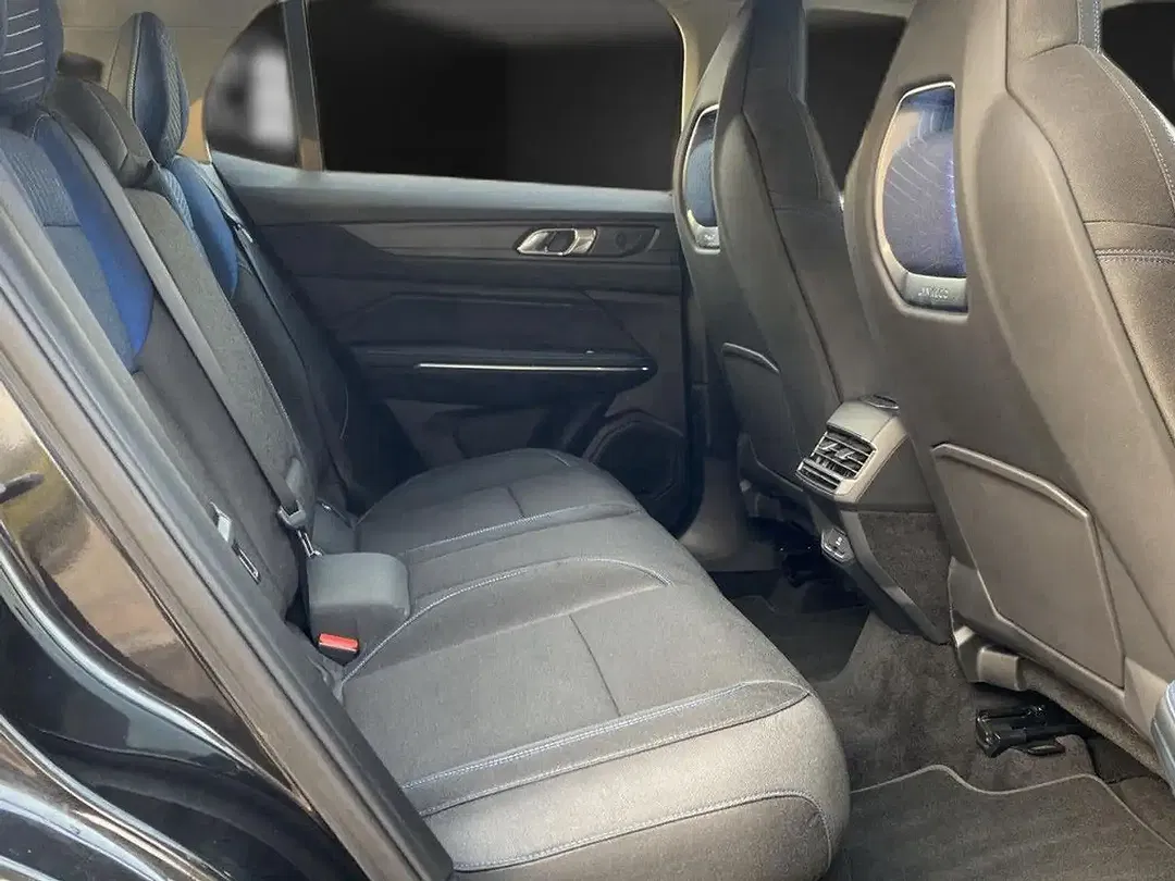 Lynk & Co 01 - Thumbnail 11